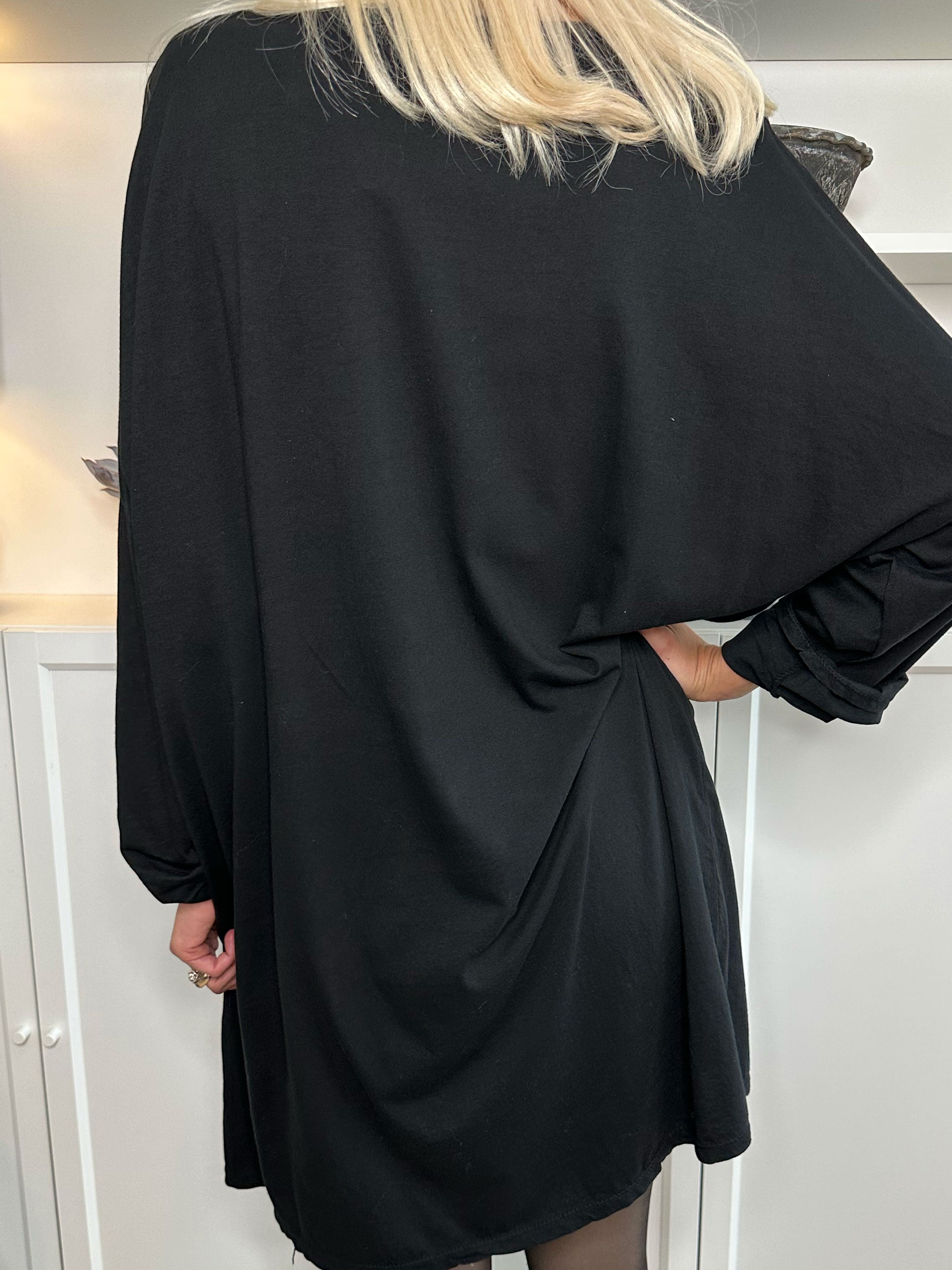 Bree Long Sleeve - Kjole i bomuld med guld tekst foran